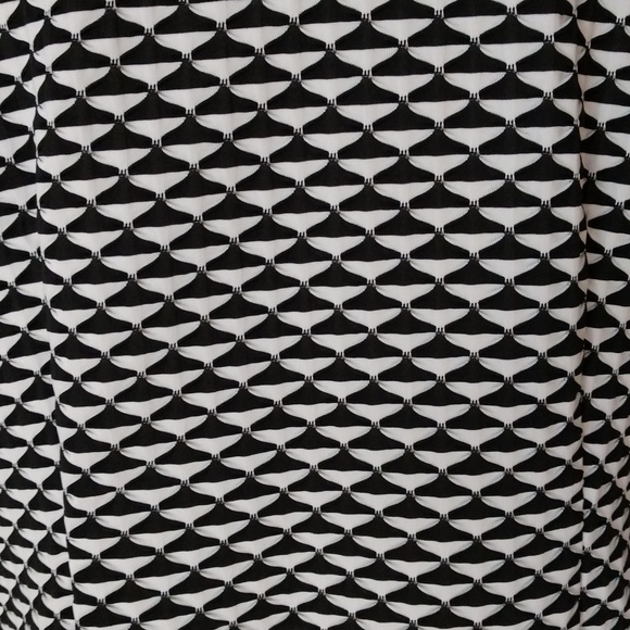 Black and white zippered front jacket - Picture 5 of 6